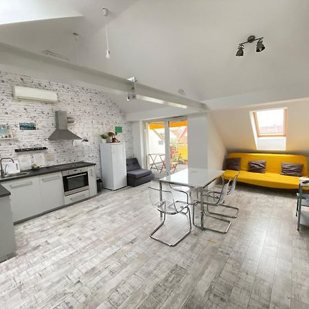 8X8 Tetoter Apartman Сегед Экстерьер фото