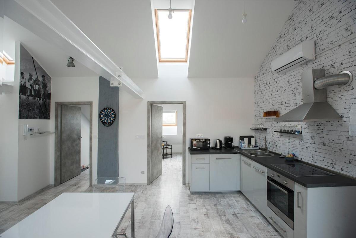 8X8 Tetoter Apartman Сегед Экстерьер фото